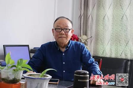 吴谷先生工作照