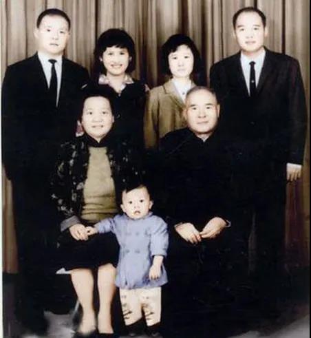 张国焘叛逃后，毛主席大仁大义，批准他的妻子跟他一起走