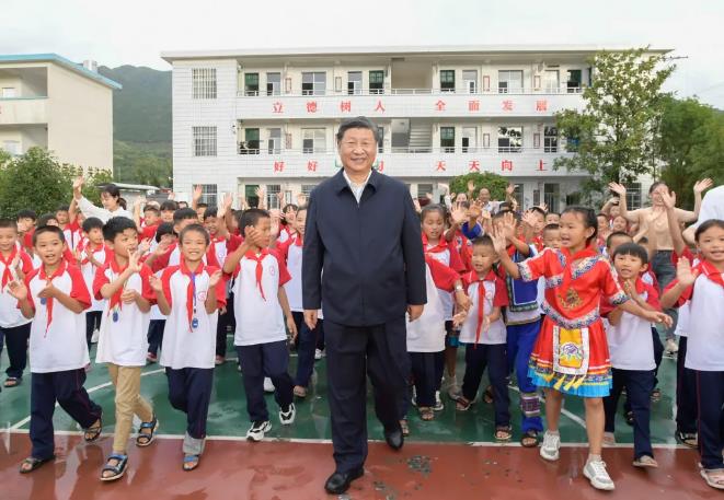 习近平勉励乡村小学生