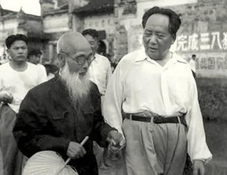 毛泽东与私塾老师毛宇居，感情最深，交往最多，曾三请进京