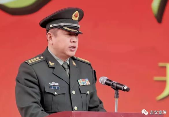 解放军文化艺术中心副主任颜品讲话