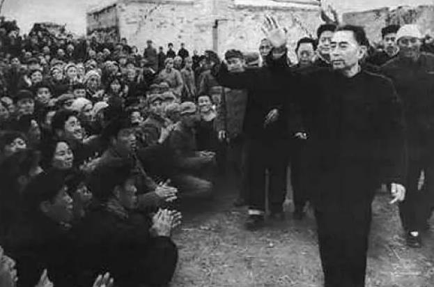 周恩来还特别注意防止灾后疫病流行的工作