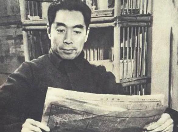 抗战期间，周恩来在重庆留影