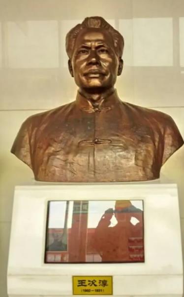 井冈山红色故事-泥腿子县长