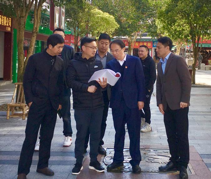 井冈山有关领导现场调度