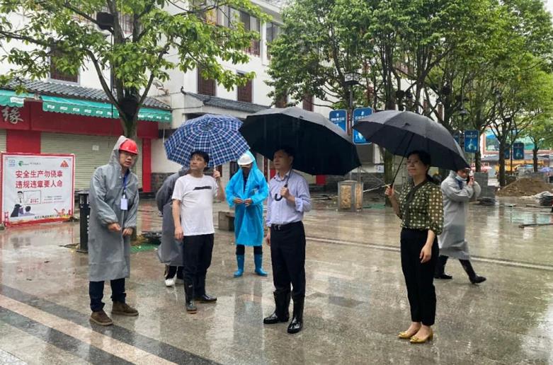 井冈山有关领导现场调度