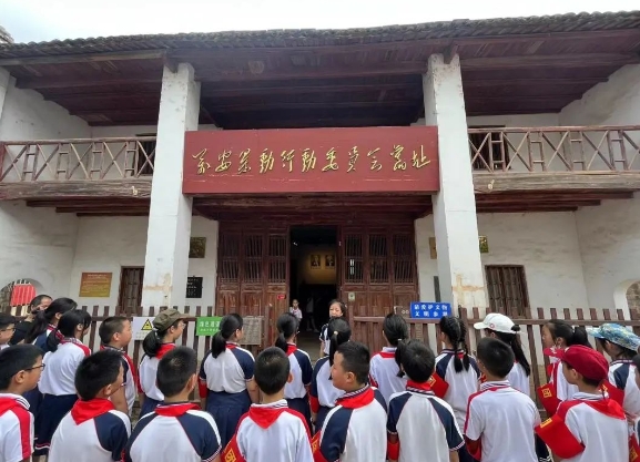 井冈山红色教育基地承办万安实验小学研学活动