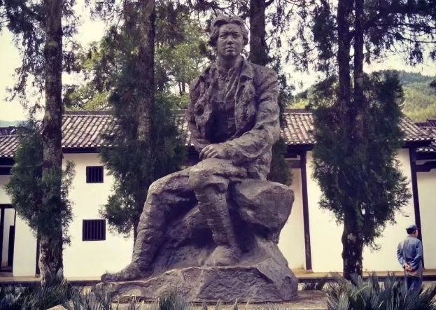 大井旧居主席塑像