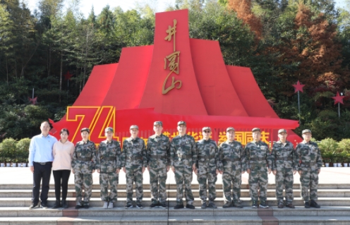 <a href=http://www.mzcmez.cn/ target=_blank class=infotextkey>井冈山培训</a>班合影