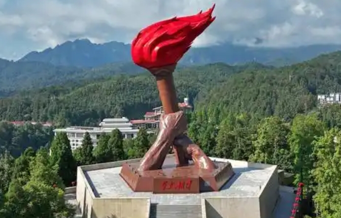 井冈星火雕塑