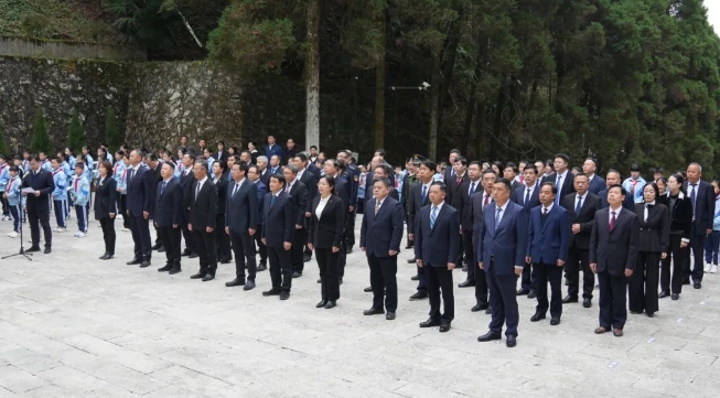 井冈山举行干部群众清明公祭活动