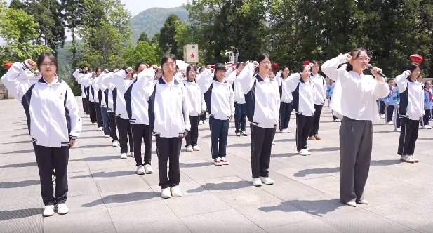 井冈山举办“青春心向党 薪火永相传”集中入队、入团、入党暨“井冈星火——同上一堂大思政课”主题活动