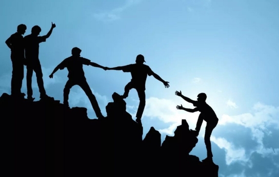 井冈山培训的 "红色基因" 传承计划，对团队文化建设有何影响？