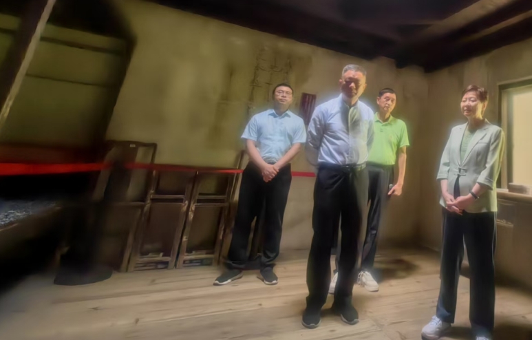 林郑月娥一行来到茅坪八角楼