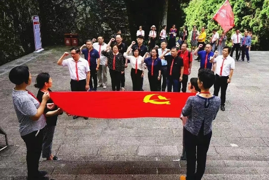 中国井冈山干部学院与井冈山革命烈士陵园深化共建，共铸精神高地