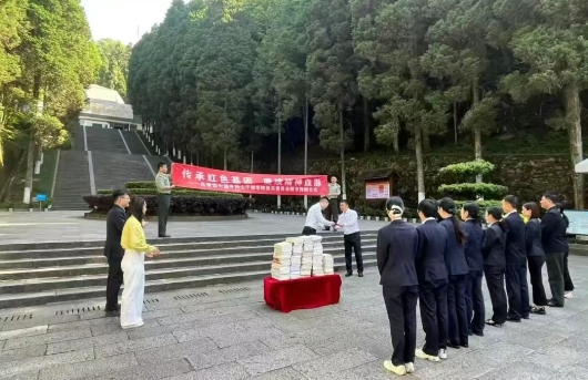 中国井冈山干部学院与井冈山革命烈士陵园深化共建，共铸精神高地