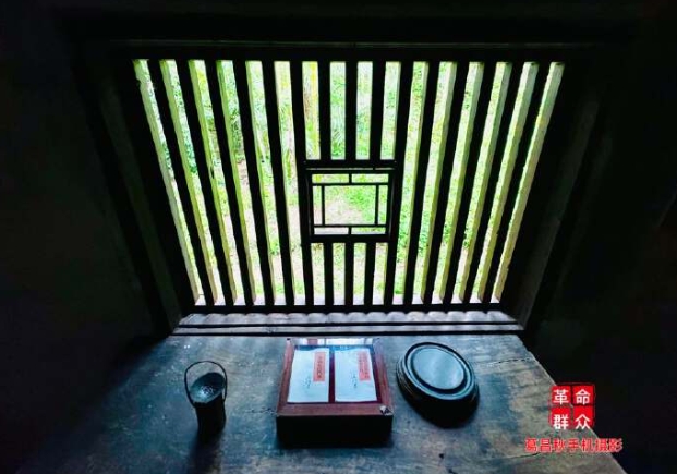 八角楼上的两本光辉著作