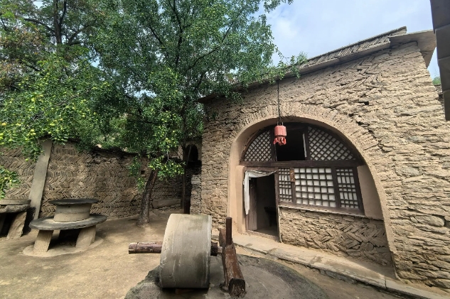 延川县的红色夜?；疃心男┲饕谌莺妥龇?