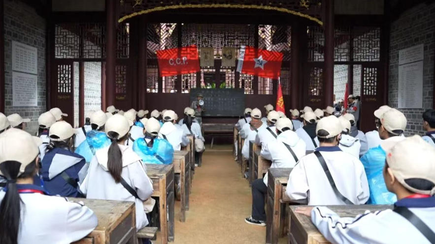 3000余名新干学子赴井冈