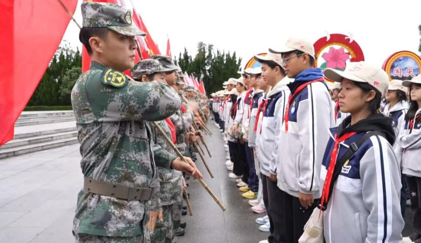 3000余名新干学子赴井冈